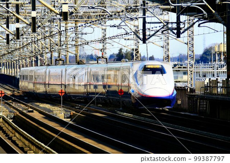 A veteran driver... E2 Series Shinkansen Tohoku Shinkansen Utsunomiya Station A veteran driver... E2 Series Shinkansen Tohoku Shinkansen Utsunomiya Station 99387797