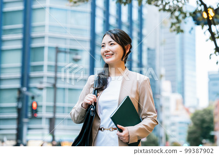 Business woman 99387902