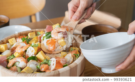 Chirashizushi cooking image 99393621