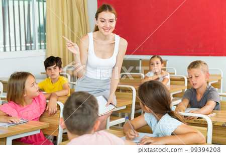 Children listening carefully to teacher 99394208