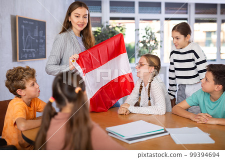 Teacher with flag of Austria tells story of the emergence of state 99394694