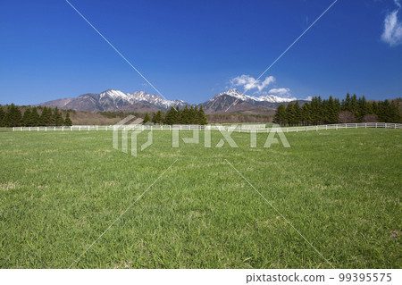 有殘雪的八岳和 Keep Association Ranch 99395575