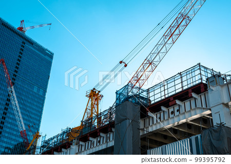 從 Miyamasuzakashita 十字路口附近看到的改造中的東京澀谷站 2023.01 底部 b-3 淺色調 99395792