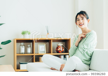 Young woman relaxing in the living room 99396260