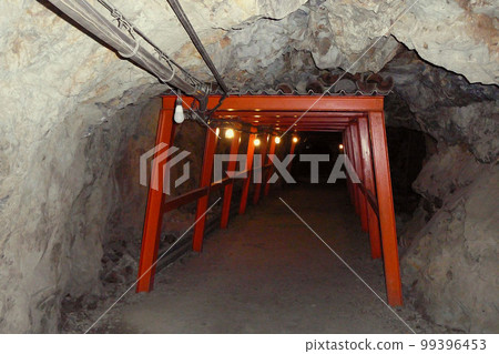 松代藏山地下避難所內【戰遺跡】長野縣長野市松代町 99396453