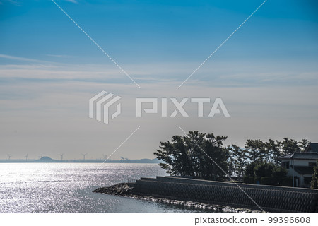 《Aichi Prefecture》Kasugaura Beach in Katahara-cho, Gamagori City in sunny weather 99396608