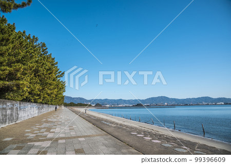 《愛知縣》天氣晴朗的蒲郡市片原町春日浦海水浴場 99396609