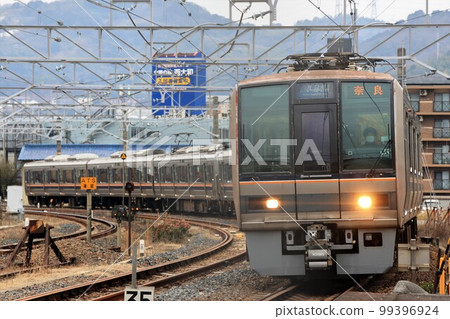 【JR西日本】大和路線王子站207系直達特快 99396924