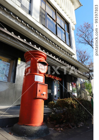 東京都台東區圓形郵筒的風景（下町博物館） 99397803