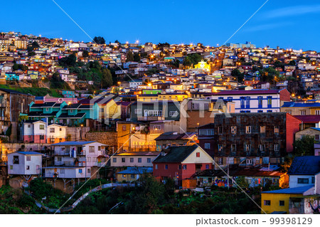 The historic quarter of Valparaiso in Chile 99398129