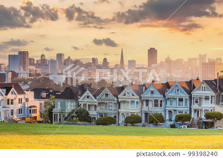 Famous view of downtown San Francisco at Alamo Square Famous view of downtown San Francisco at Alamo Square 99398240