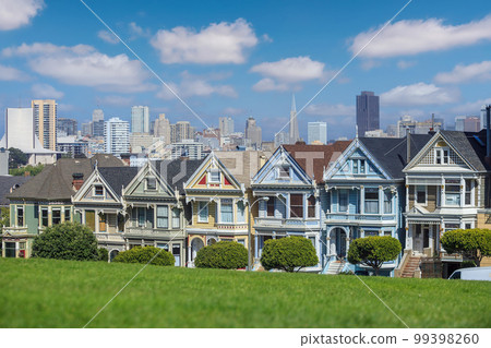 Famous view of downtown San Francisco at Alamo Square Famous view of downtown San Francisco at Alamo Square 99398260