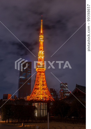 Night view of illuminated towers and skyscrapers in Tokyo | Night view image of Tokyo | Minato-ku, Tokyo Night view of illuminated towers and skyscrapers in Tokyo | Night view image of Tokyo | Minato-ku, Tokyo 99398657