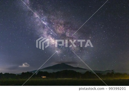 Aomori Prefecture Mt. Iwaki and the Milky Way 01 99399201