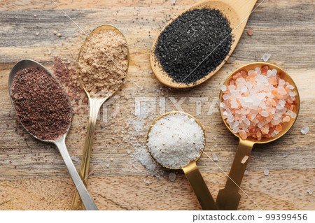 Spoons  with assorted speciality salt 99399456