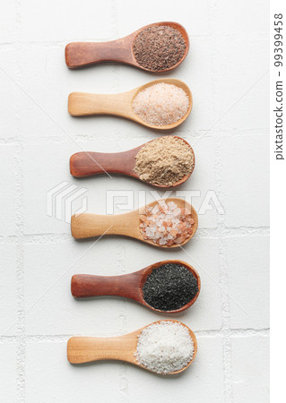 Spoons with assorted speciality salt Spoons with assorted speciality salt 99399458