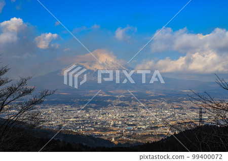 從乙女隘口眺望富士山、御殿場街景和富士山 從乙女隘口眺望富士山、御殿場街景和富士山 99400072