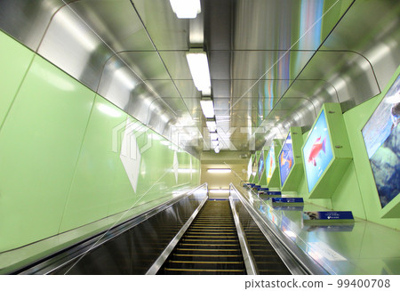 Escalator with nobody 99400708