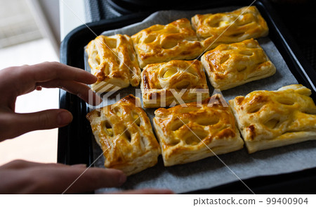 Homemade apple pie 99400904