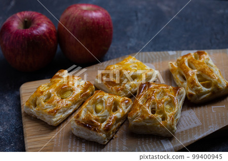 Homemade apple pie 99400945