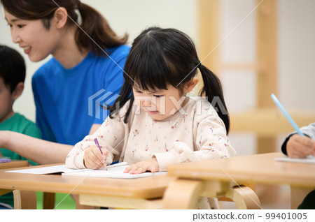 A child studying, as well as an image of an entrance exam for elementary school 99401005