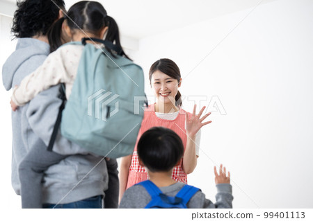 Picking up schoolchildren and nursery school　 99401113