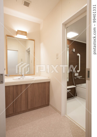 Image of an unused dressing room system bus 99401331