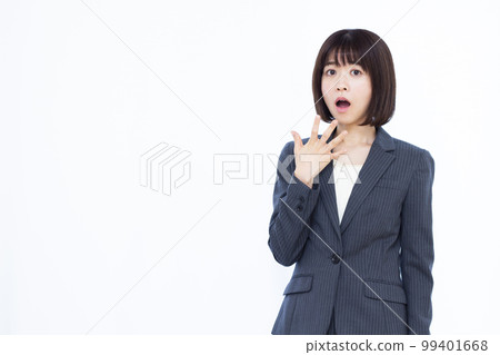 Surprised business woman in her thirties Surprised business woman in her thirties 99401668