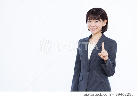 一位三十多歲的女商人介紹 99402293