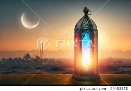 Ornamental Arabic lantern 99403178