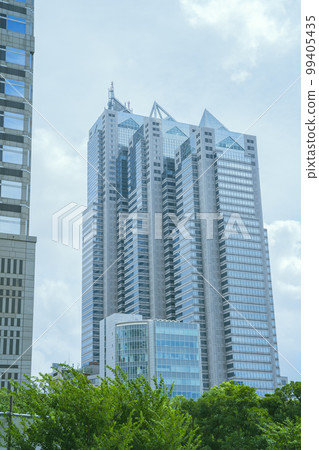 A view of the Tokyo Metropolitan Government Building (1st Main Building, 2nd Main Building, Assembly) in Shinjuku Ward, Tokyo from the outside A view of the Tokyo Metropolitan Government Building (1st Main Building, 2nd Main Building, Assembly) in Shinjuku Ward, Tokyo from the outside 99405435