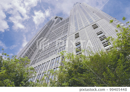 從外部看東京都新宿區的東京都政府大樓（1st Main Building、2nd Main Building、Assembly） 99405448