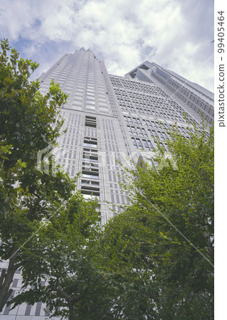 從外部看東京都新宿區的東京都政府大樓（1st Main Building、2nd Main Building、Assembly） 99405464