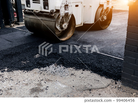 Asphalt paving machine 99406456