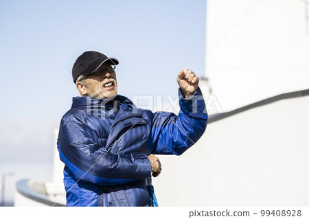 senior coach 99408928