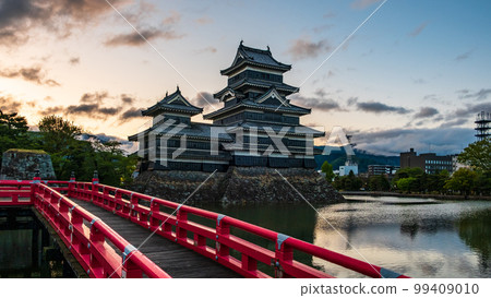 Matsumoto Castle at dawn Matsumoto Castle at dawn 99409010