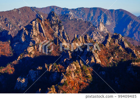 雪嶽山川佛洞溪谷北面麟蹄郡江原道 雪嶽山川佛洞溪谷北面麟蹄郡江原道 99409485