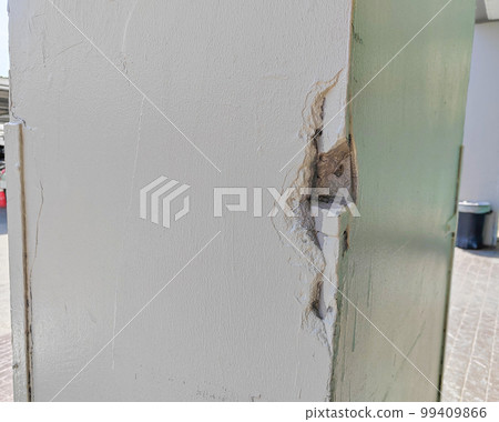 Cracked cement columns of structural buildings are unsafe and dangerous. Cracked cement columns of structural buildings are unsafe and dangerous. 99409866