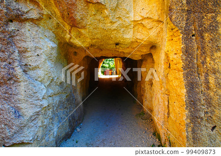 山形縣東置玉郡宇裡割石亭公園/高畑町石刻隧道 山形縣東置玉郡宇裡割石亭公園/高畑町石刻隧道 99409873