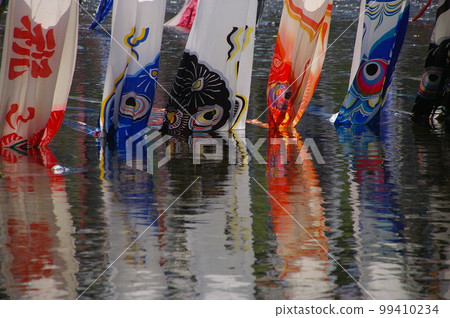 兒童節傳統 相模高田橋 約 1200 條鯉魚旗 準備工作開始，在河中游泳並飛向天空 22 99410234