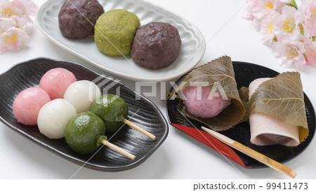 Cherry blossoms and Japanese sweets (botamochi, three-color dumplings (hanami dumplings), and sakuramochi), an image of spring cherry blossom viewing and the equinoctial week Cherry blossoms and Japanese sweets (botamochi, three-color dumplings (hanami dumplings), and sakuramochi), an image of spring cherry blossom viewing and the equinoctial week 99411473