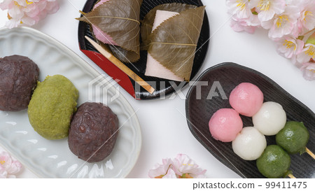Cherry blossoms and Japanese sweets | Botamochi, three-color dumplings (hanami dumplings), and sakuramochi Spring cherry blossom viewing and equinoctial equinox Cherry blossoms and Japanese sweets | Botamochi, three-color dumplings (hanami dumplings), and sakuramochi Spring cherry blossom viewing and equinoctial equinox 99411475