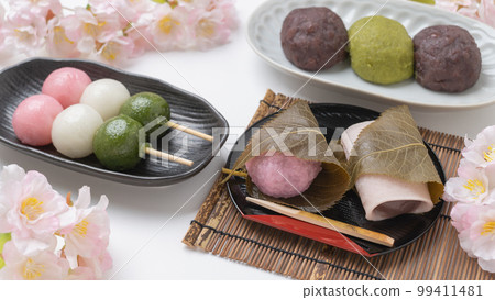 Cherry blossoms and Japanese sweets | Botamochi, three-color dumplings (hanami dumplings), and sakuramochi Spring cherry blossom viewing and equinoctial equinox 99411481
