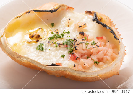 Crab shell in gratin Crab shell in gratin 99413947