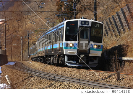 穿過笹籠峠的中央本線 穿過笹籠峠的中央本線 99414158