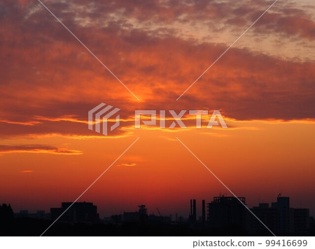 Scenery from Arakawa-tsutsumi, Kawaguchi City, Saitama Prefecture (twilight from Sanryo Water Gate) Scenery from Arakawa-tsutsumi, Kawaguchi City, Saitama Prefecture (twilight from Sanryo Water Gate) 99416699