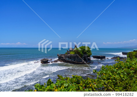 Sea and Bali Hindu temple "Tana Lot Temple" (Bali, Indonesia) 99418282