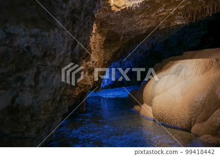 Gyokusendo Cave Waterway 99418442