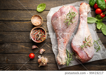 Raw turkey thigh 99419217