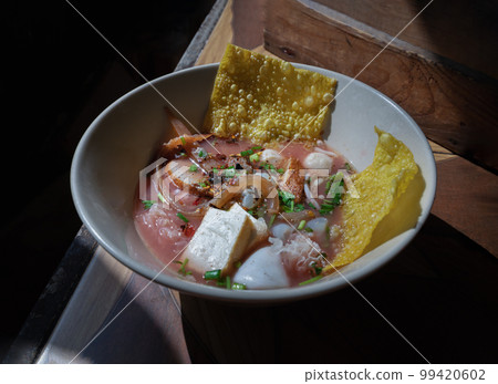 Yentafo egg noodles soup with pink sauce and Fish balls, Shrimp, Fresh squid, Fresh squid, Pickled squid, Jellyfish, Tofu and Fried wontons. 99420602